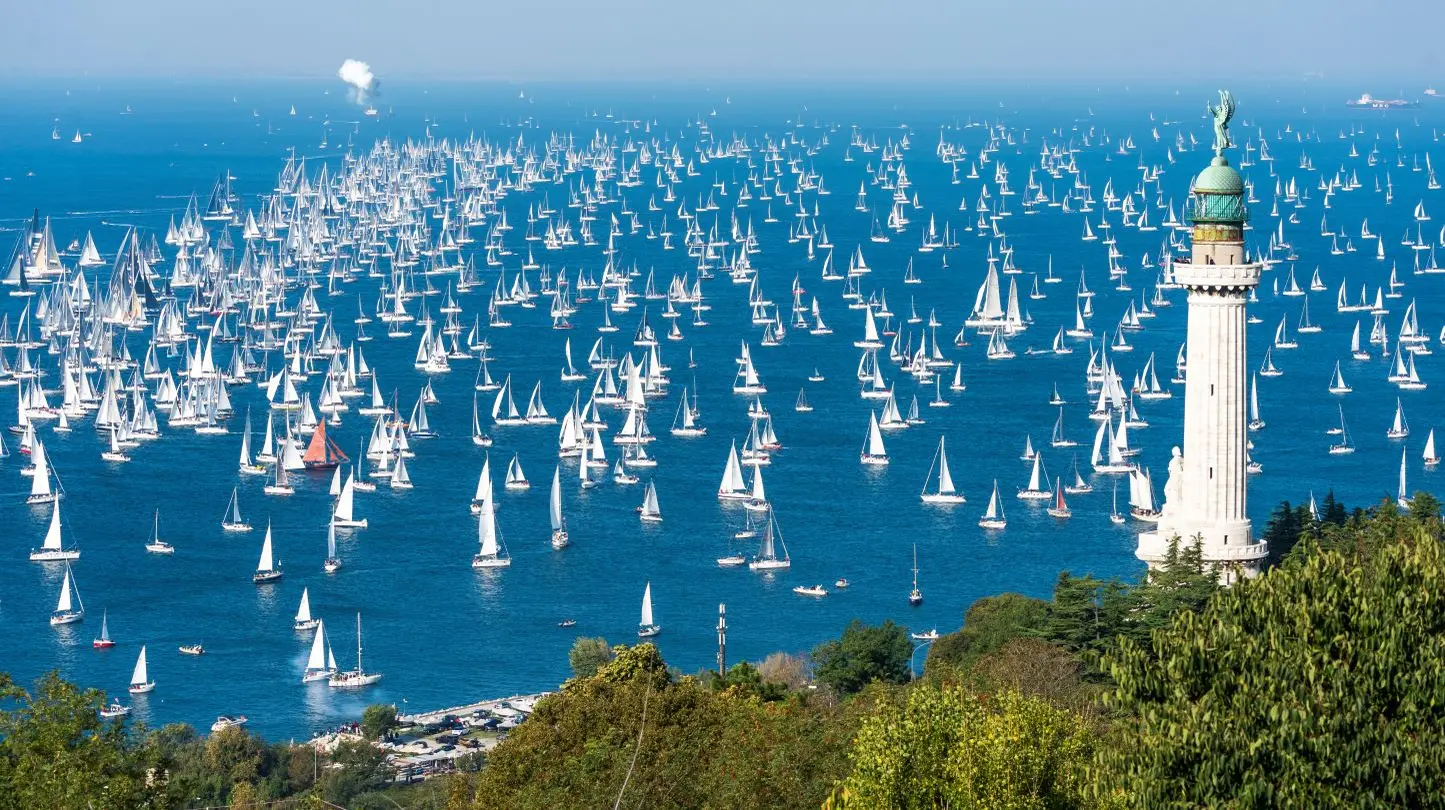 La regata Barcolana nel Golfo di Trieste