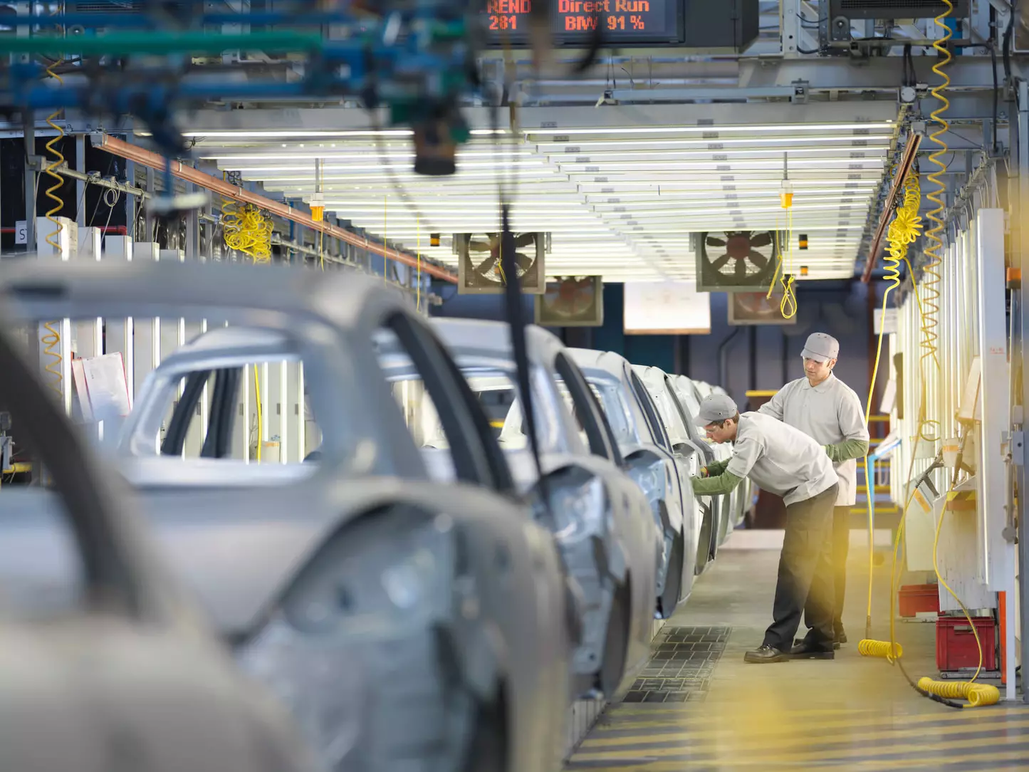 La scadenza del 2035 per fermare le auto a combustione fossile nell'UE potrebbe sortire effetti indesiderati